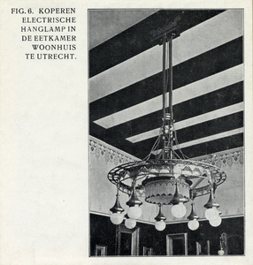 63030 Interieur van het huis Maliebaan 55 te Utrecht: koperen electrische hanglamp in de eetkamer.